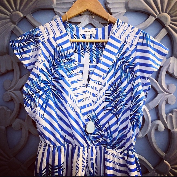 Monteau Dresses & Skirts - NWT! One of a kind !!! Monteau cap sleeve dress